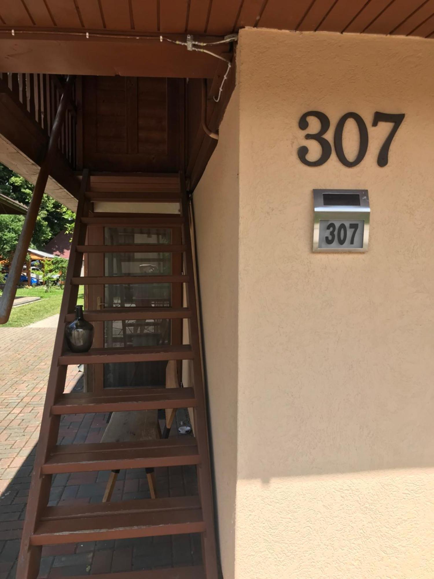 Privat Mini 307 Apartment Besenova Luaran gambar